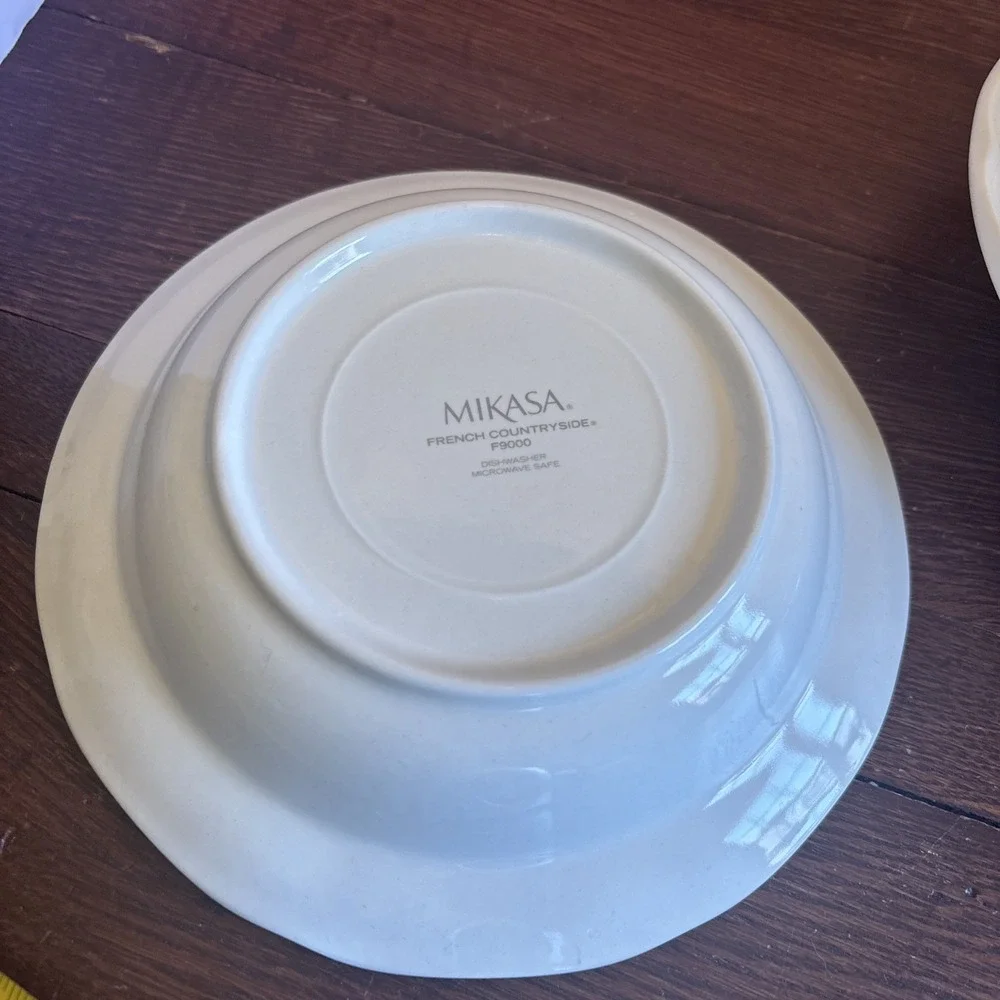 Mikasa set includes